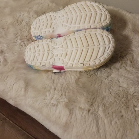 Vibrant Tie-Dye Crocs - Picture 3 of 6